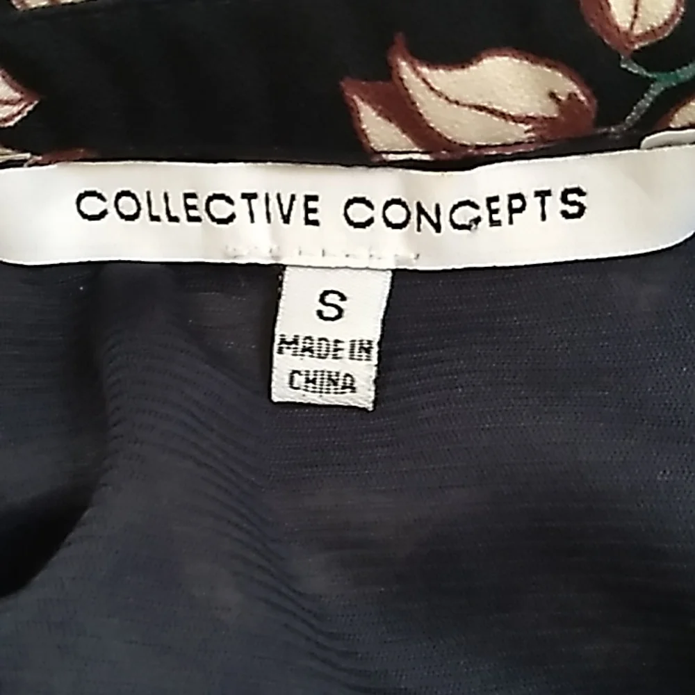 Collective Concepts Navy Ruffled Cold Shoulder Button Up Dress. Size Small - Picture 10 of 11